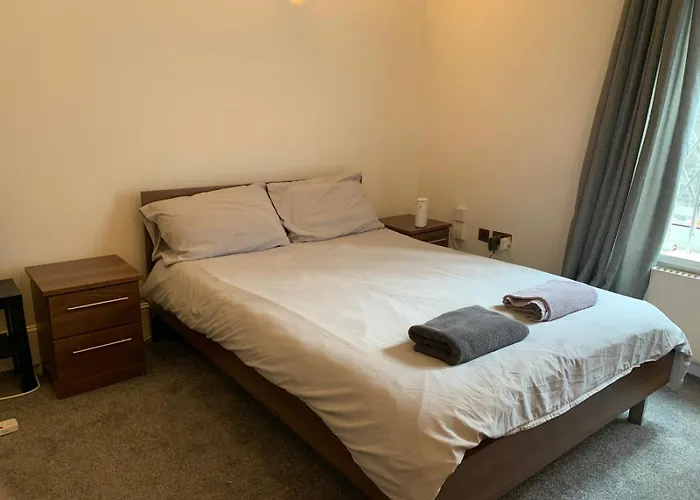 Cosy Modern 2 Bedroom Trafalgar Square Apartment