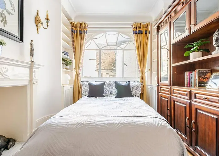 Private 2 Bed Cosy Home By Royal Palace