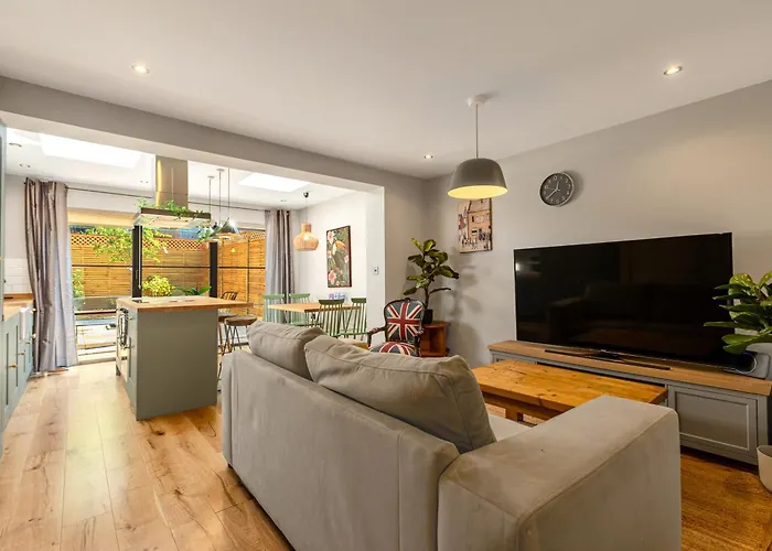 Stylish 3Br Home By Clapham Common With Parking