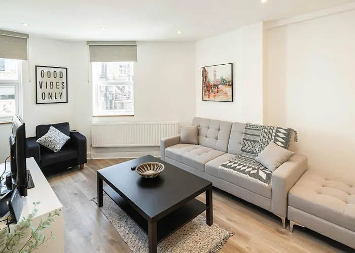 Modern 2Br Flat In Central Soho