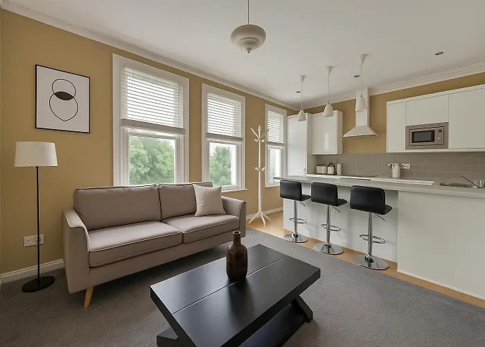 Central London Flat - 3 Min To West Kensington Station