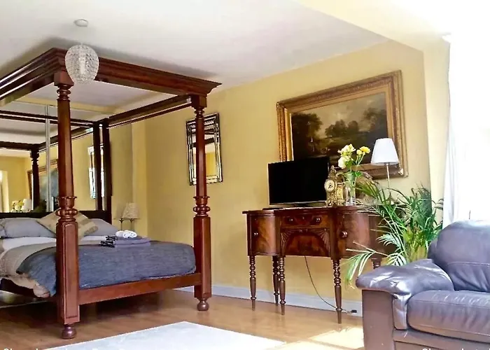Lynbrook Grove Guesthouse