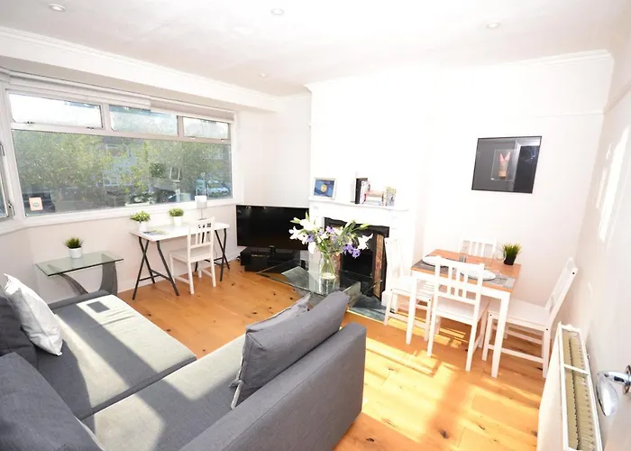Stunning Park Royal Apartment