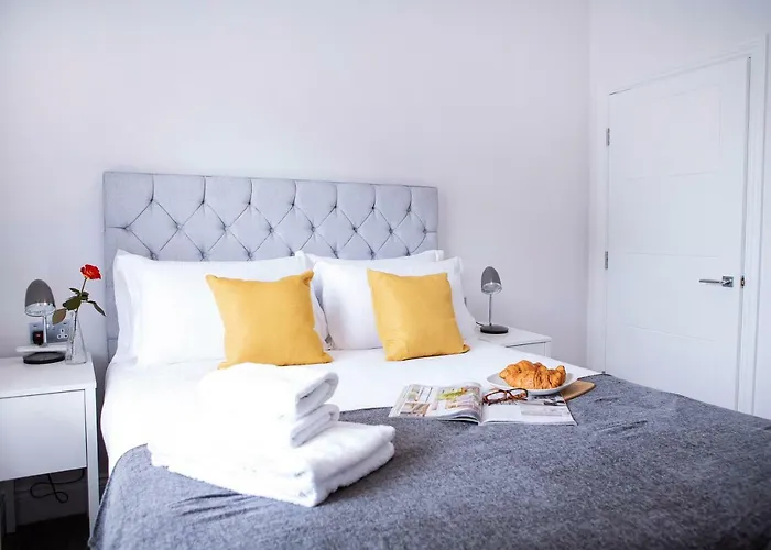 Quiet Central West End Apartments By Indigo Flats