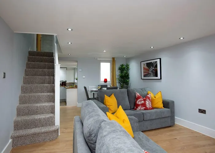 Deluxe Riverview Apartment