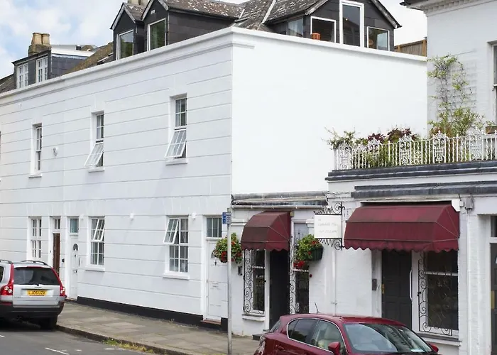 19 Lambolle Place