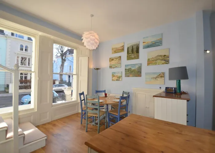 Notting Hill Sleeps 5