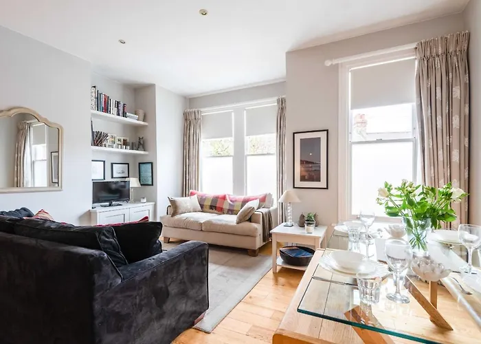 Bright Family Home Close To Wandsworth Common