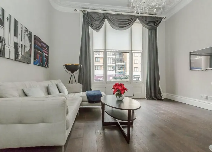 Modern 1BR Period Property in Kensington