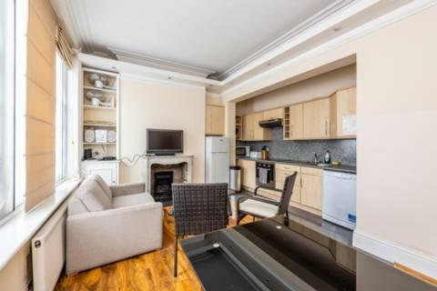Kensington & Chelsea 2 Bed Zone 1 Aprt Londen