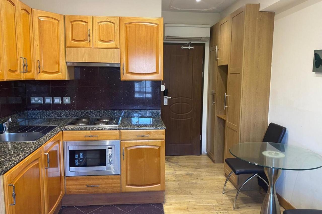 Apartment 5th Flr Studio For 2 Near Hyde Park-r21-building32