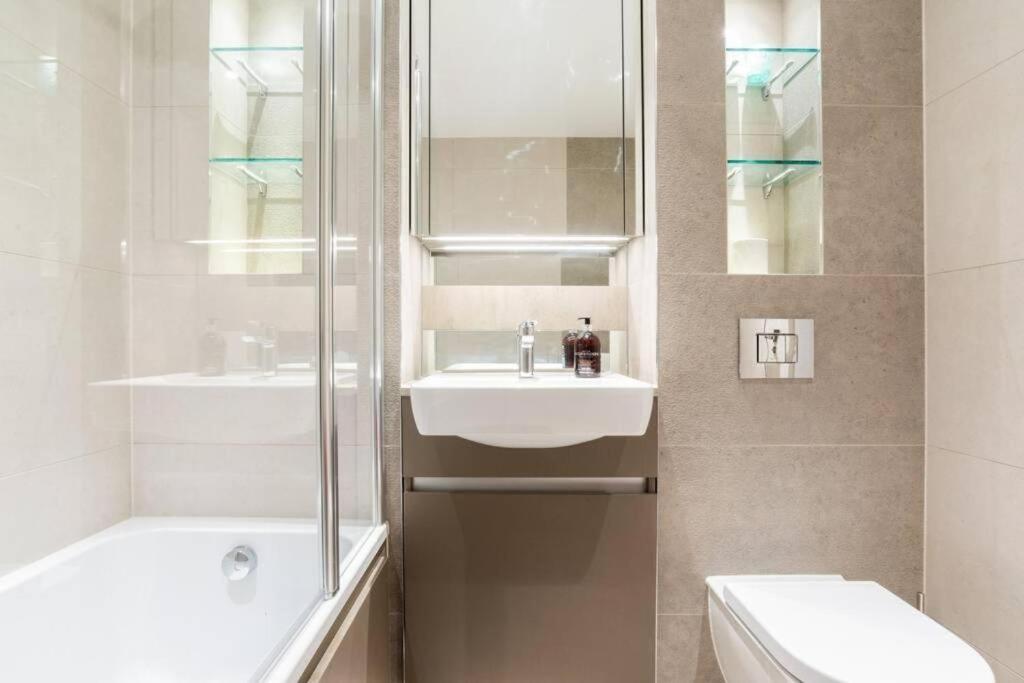 Luxury River Side Penthouse Appartement