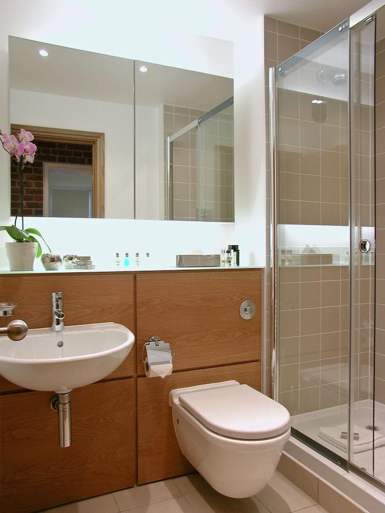 Native Kings Wardrobe, St Pauls Apartahotel 4*