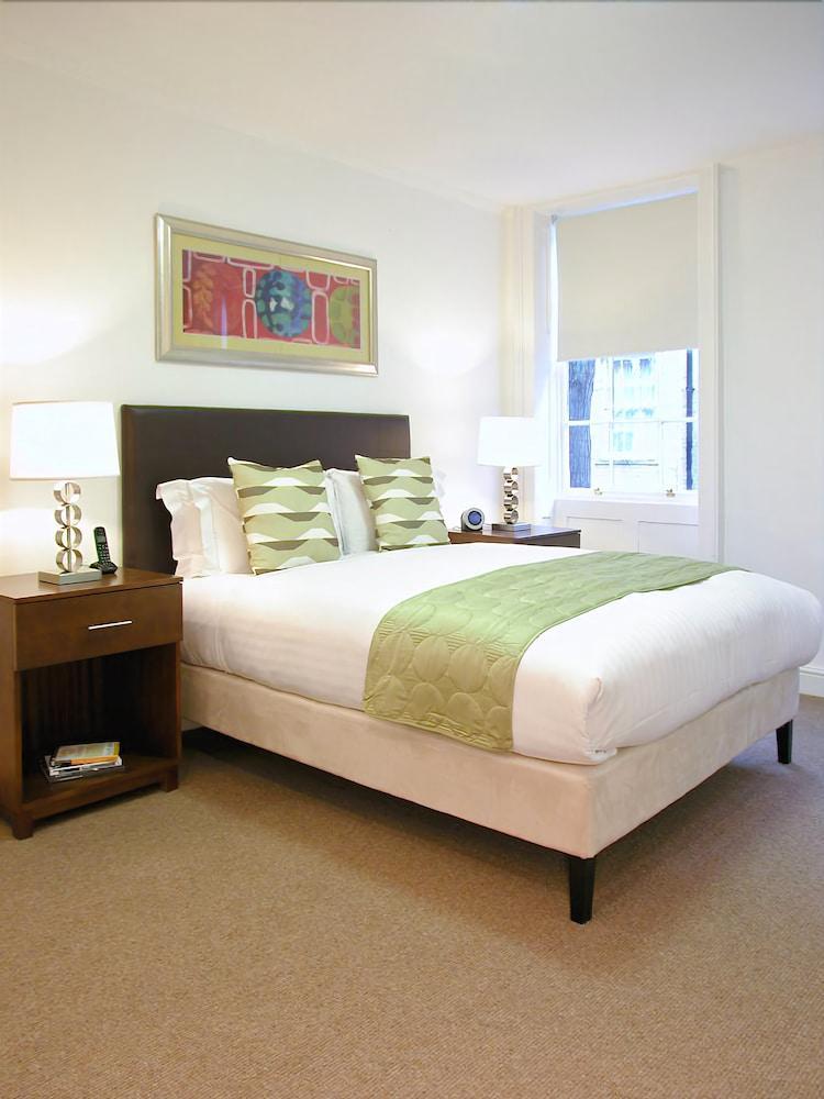 Native Kings Wardrobe, St Pauls Apartahotel