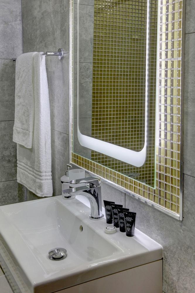 Putney Hotel; Bw Signature Collection Hotel