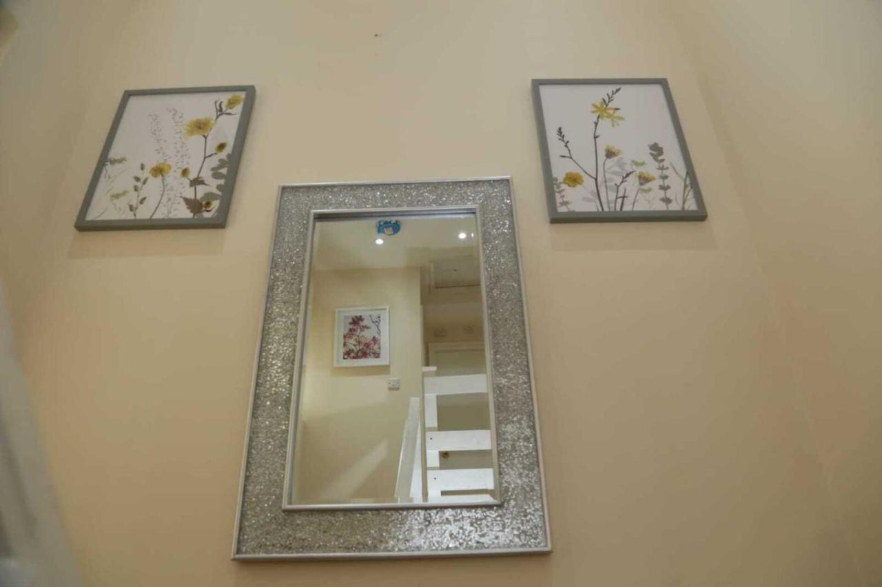 Budget 4-bedrooms In Thamesmead Holiday home *