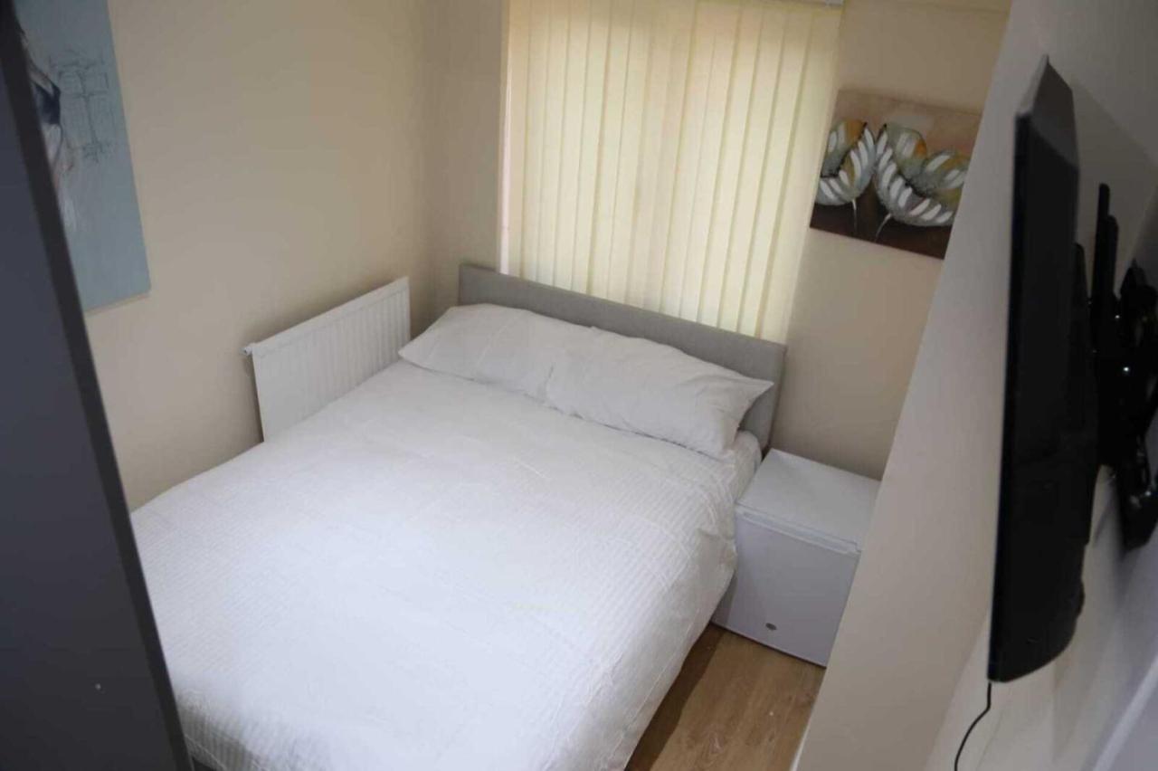 Holiday home Budget 4-bedrooms In Thamesmead London