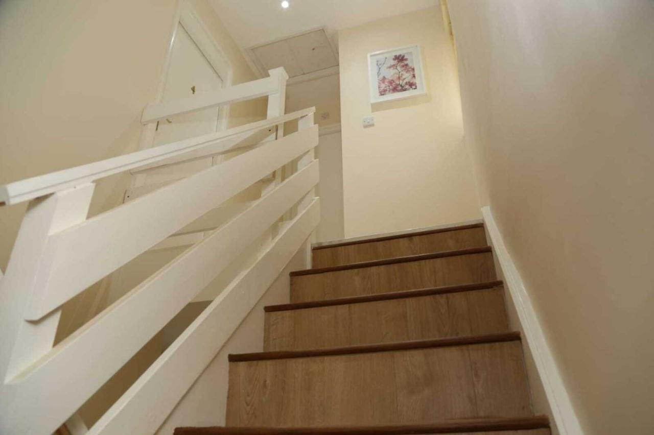Holiday home Budget 4-bedrooms In Thamesmead London