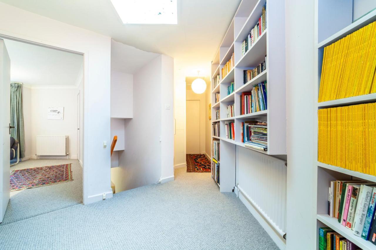 Kynance Mews Rustic And Unique Three Bedroom Mews House With A Private Courtyard Vakantiehuis Londen