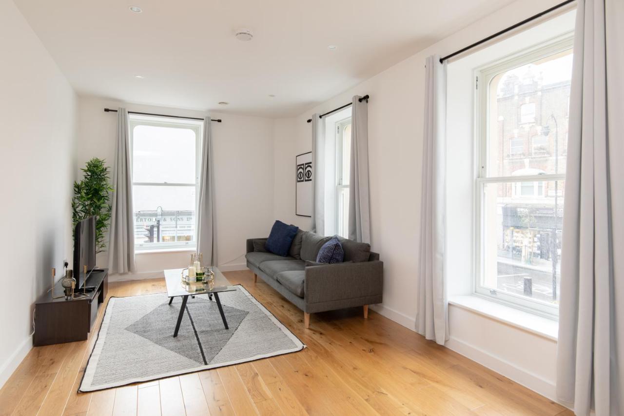 - Luxury And Spacious With Balcony Londen