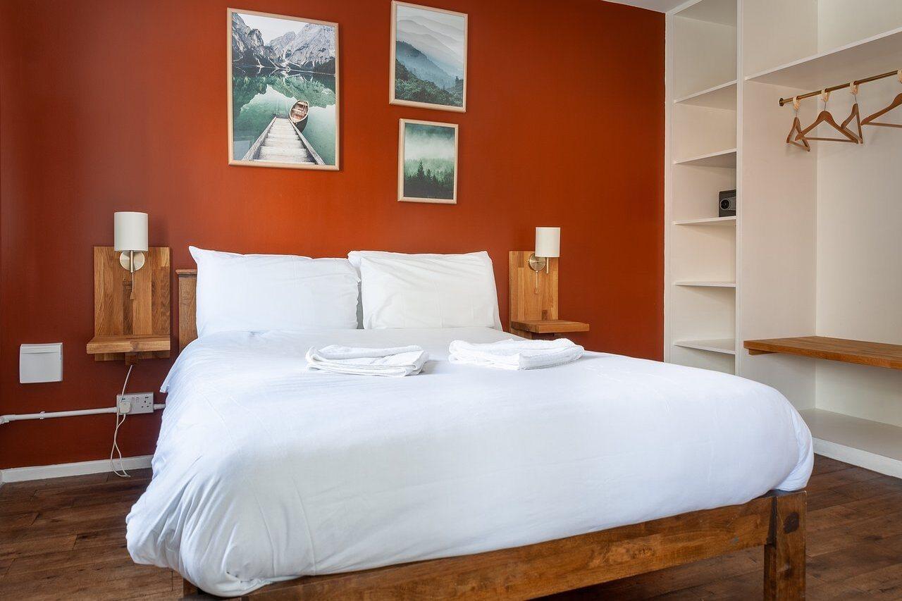 Palmers Hillspring At Willesden Hostel *