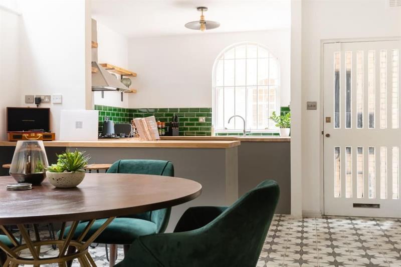 The Maida Vale Mews - Modern & Spacious 1bdr Next To Venice Canals Apartment London