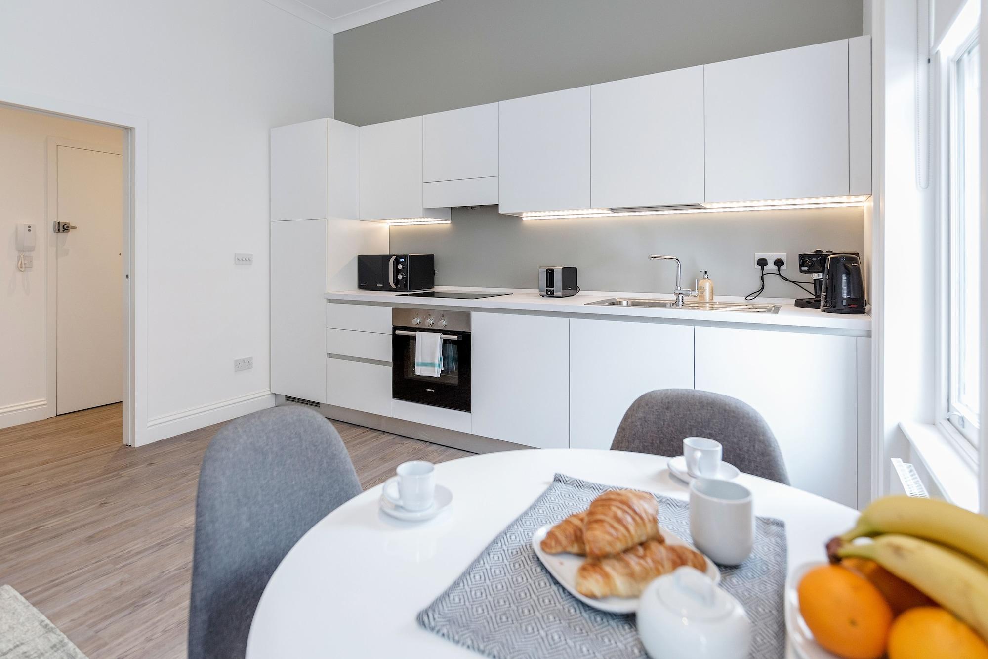Soho 1 Bed L3 By Basetogo *