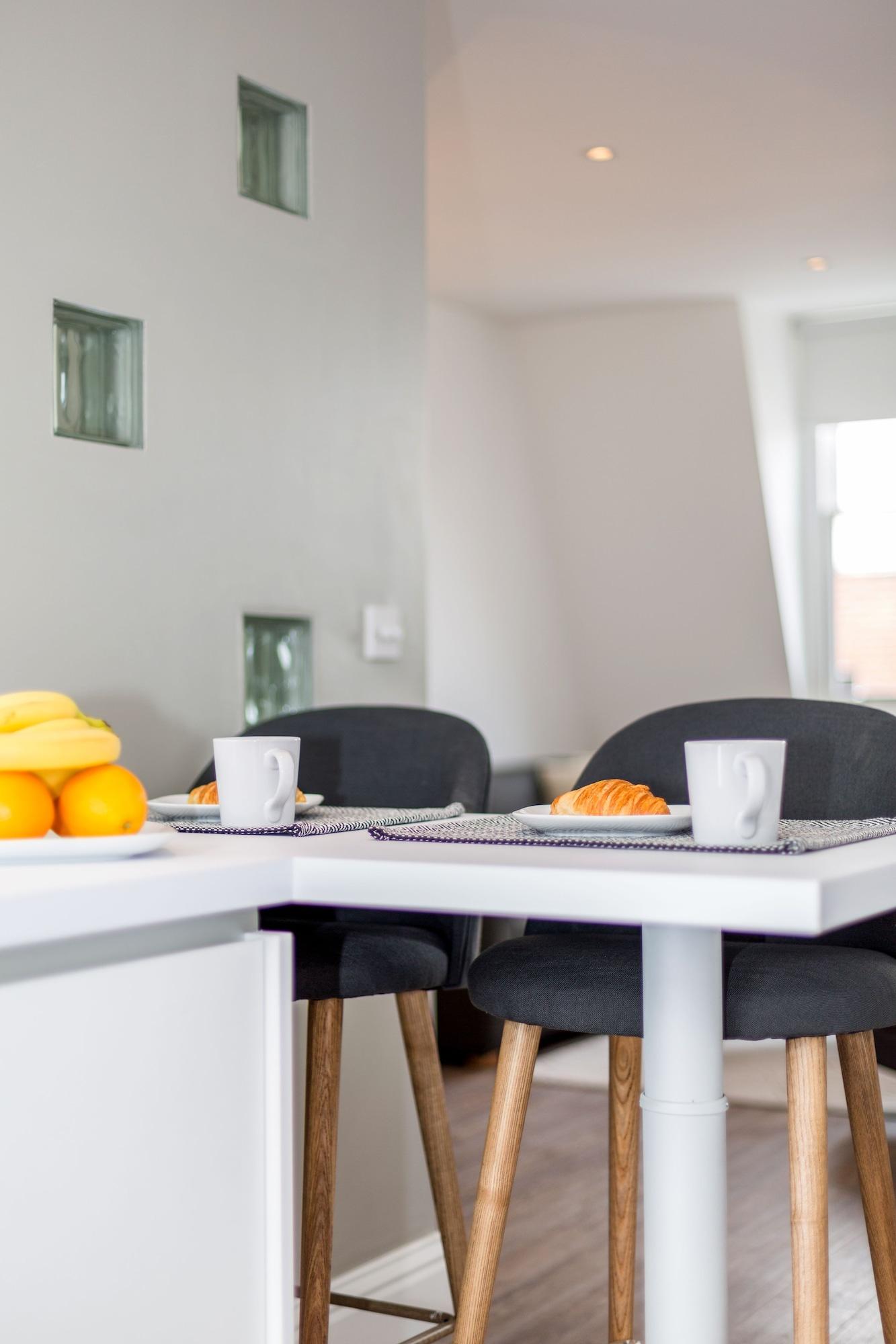 Soho 1 Bed L3 By Basetogo Apartment