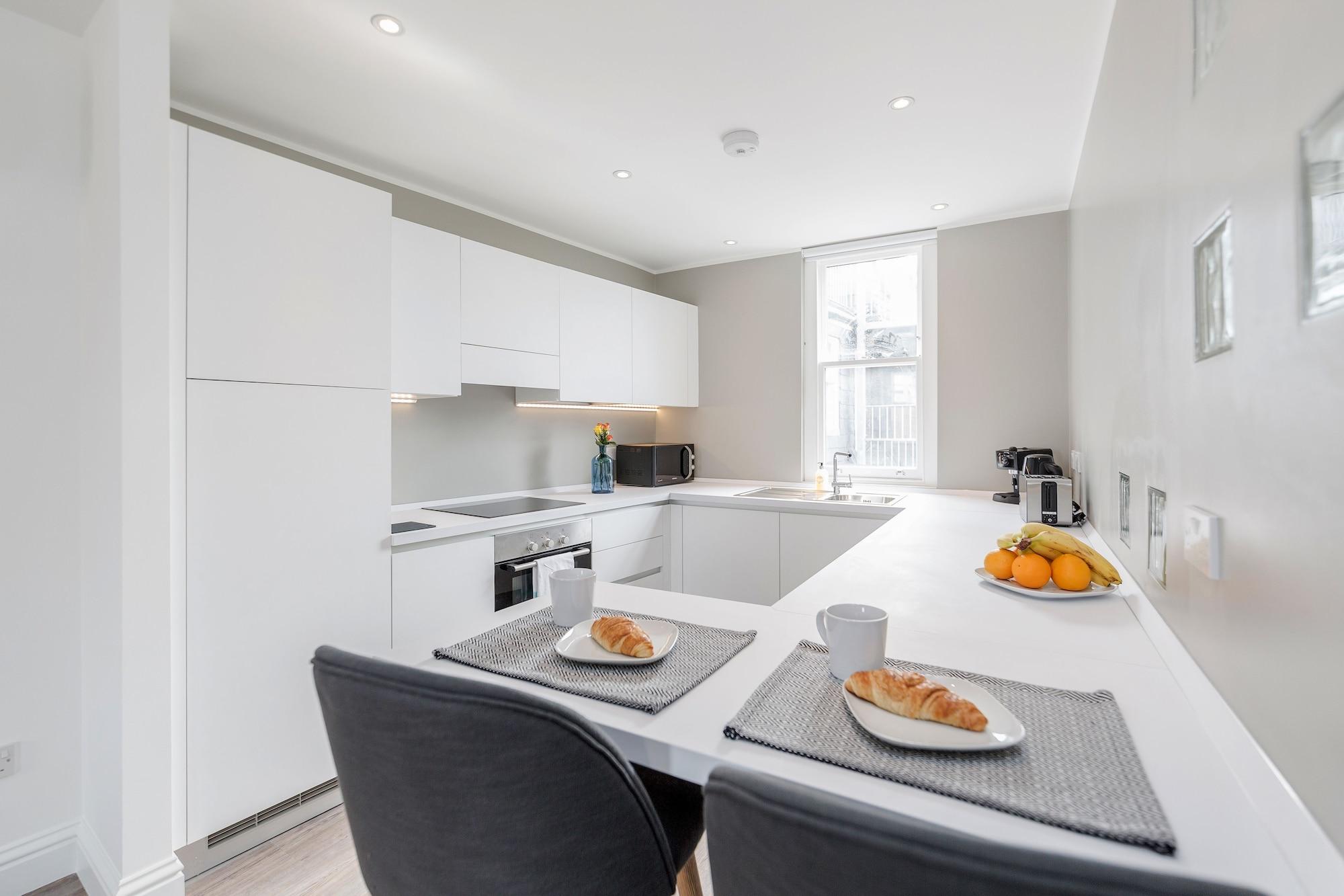 Soho 1 Bed L3 By Basetogo Apartment