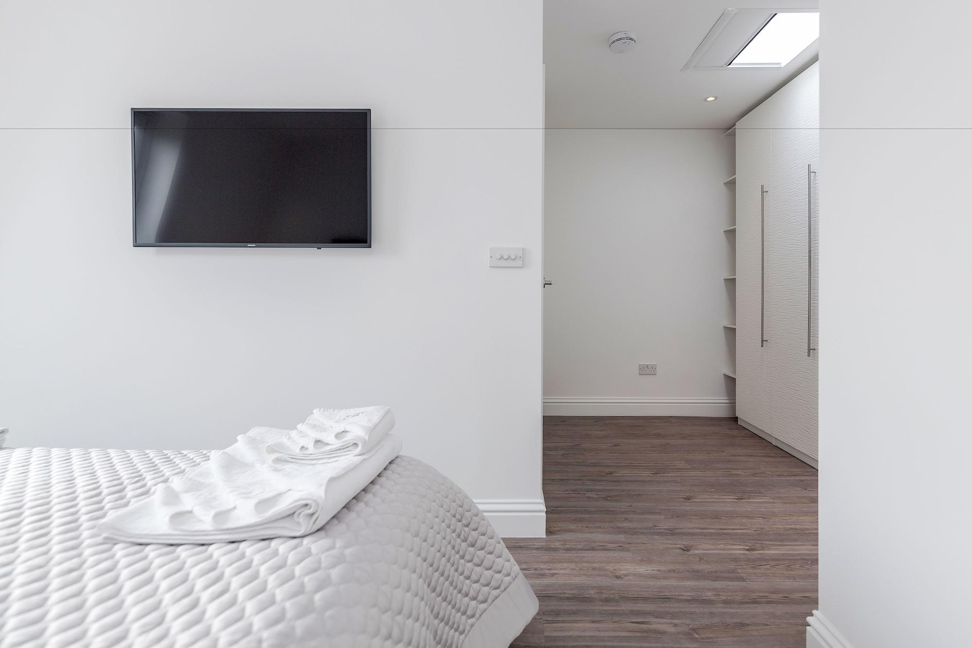 Soho 1 Bed L3 By Basetogo *