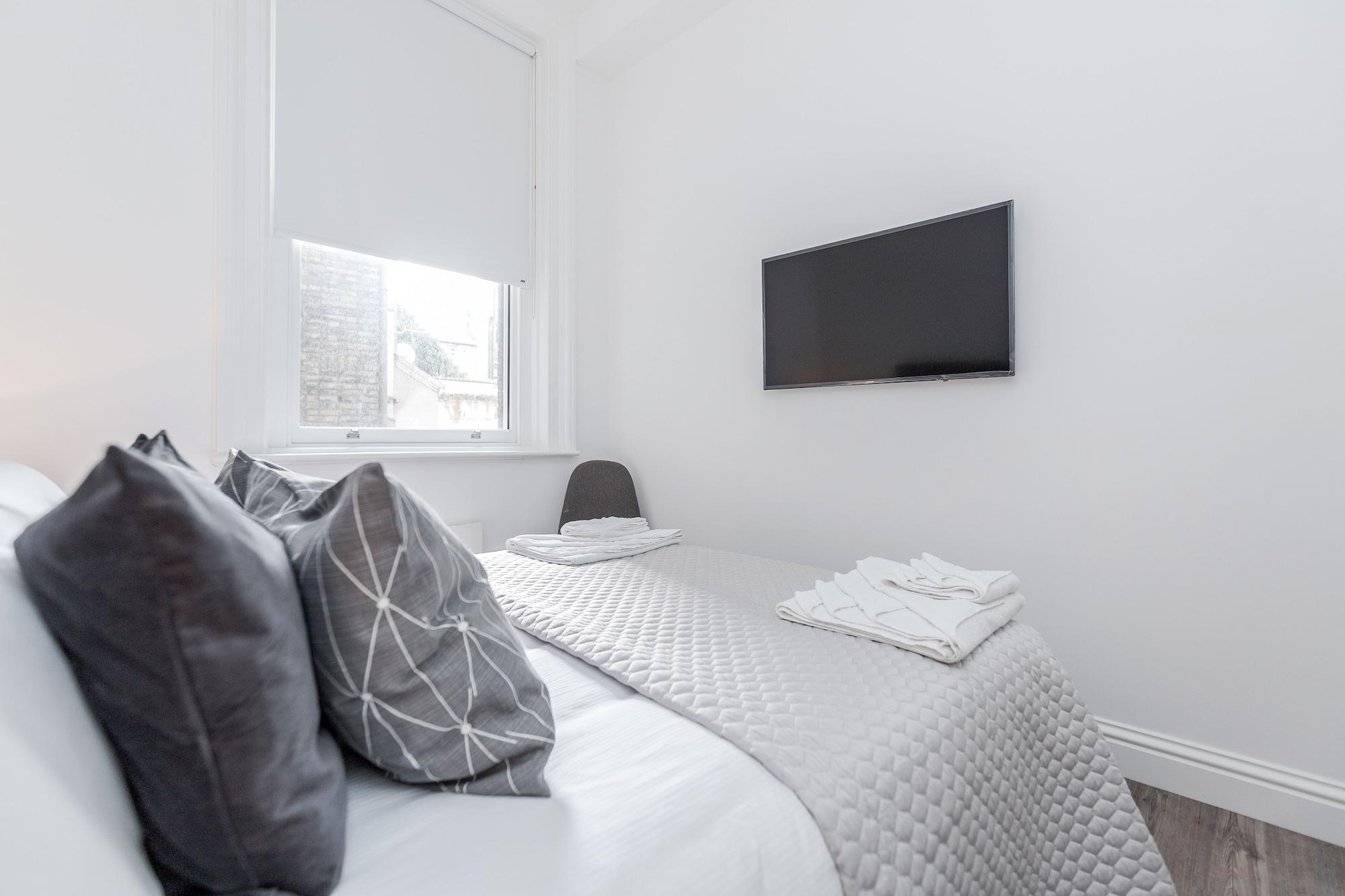 Soho 1 Bed L3 By Basetogo Apartment
