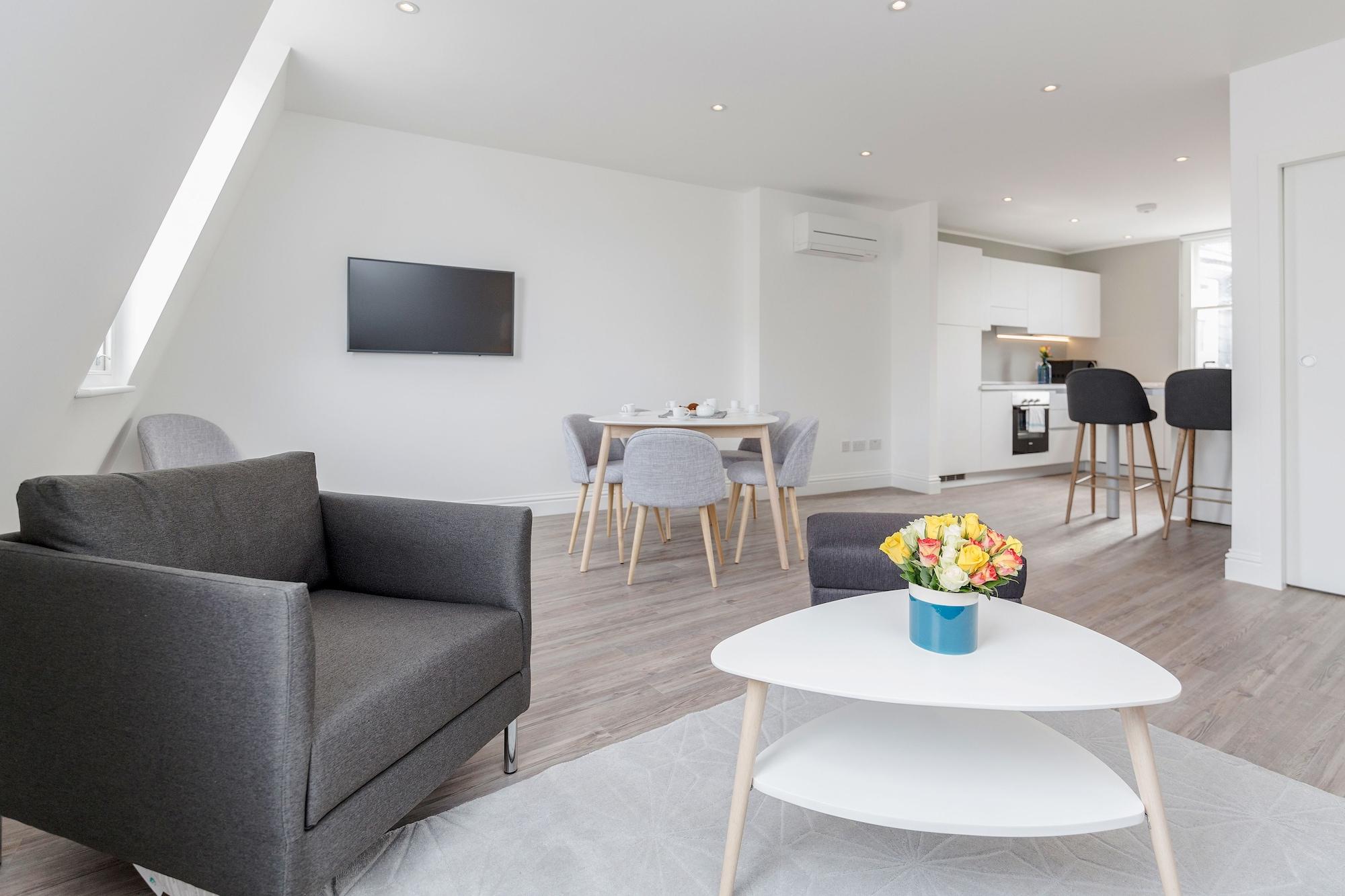 Soho 1 Bed L3 By Basetogo Apartment