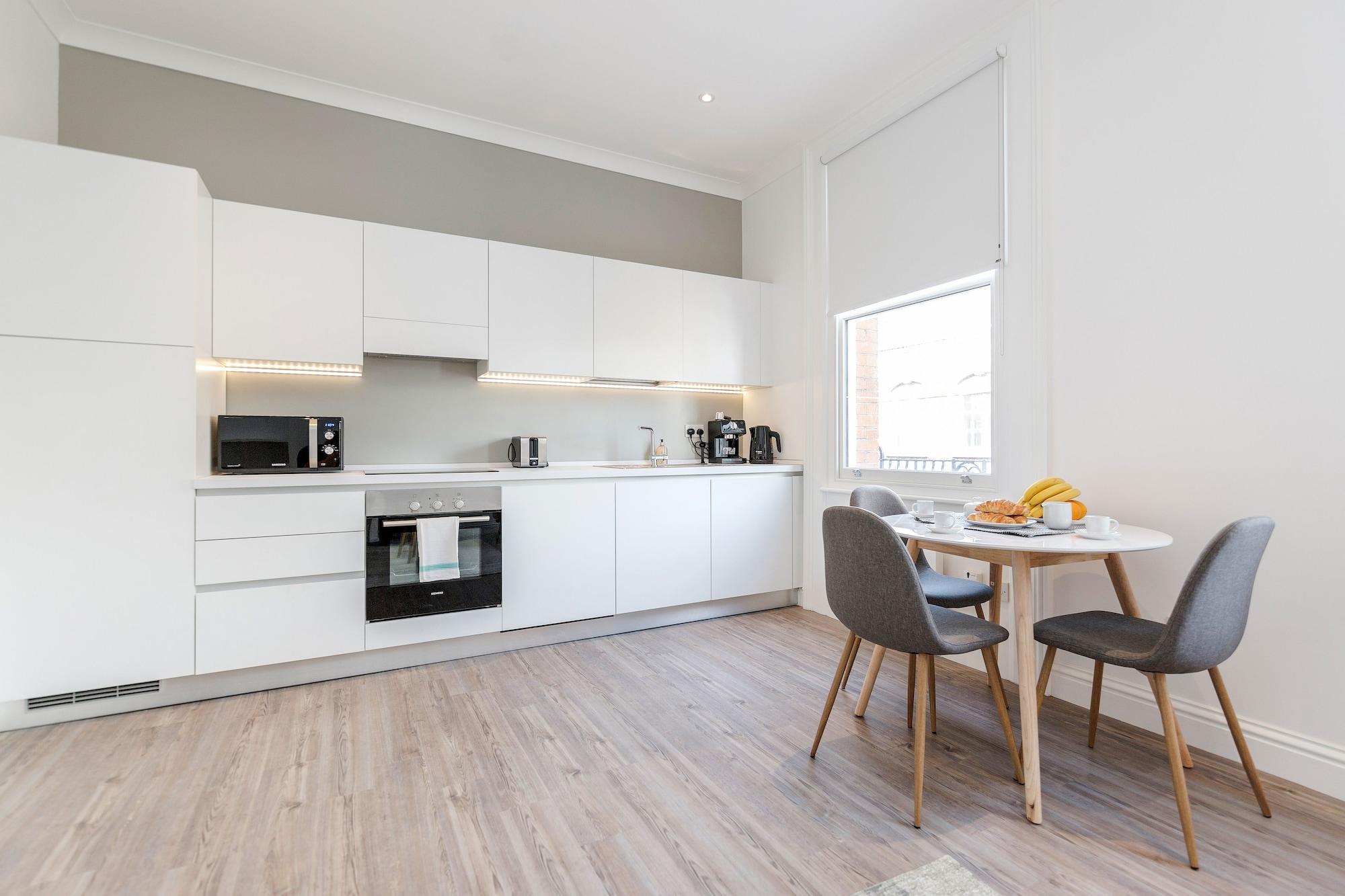 Soho 1 Bed L3 By Basetogo *