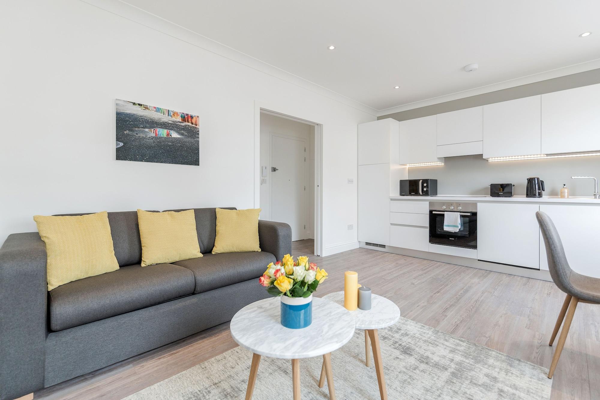 Soho 1 Bed L3 By Basetogo *