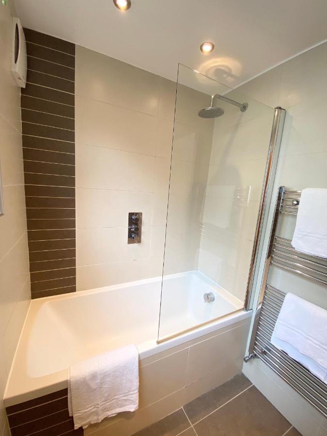 Next To Victoria Station Apartment London