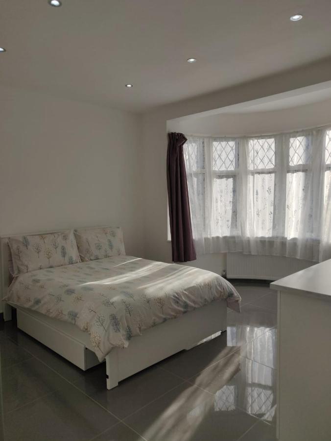 Stunning Double In Harrow Wembley - Khoob House Accommodatie bij particulieren Londen