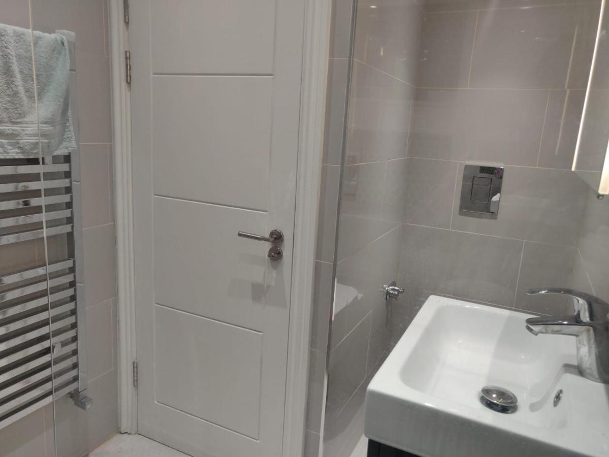 Accommodatie bij particulieren Stunning Double In Harrow Wembley - Khoob House *