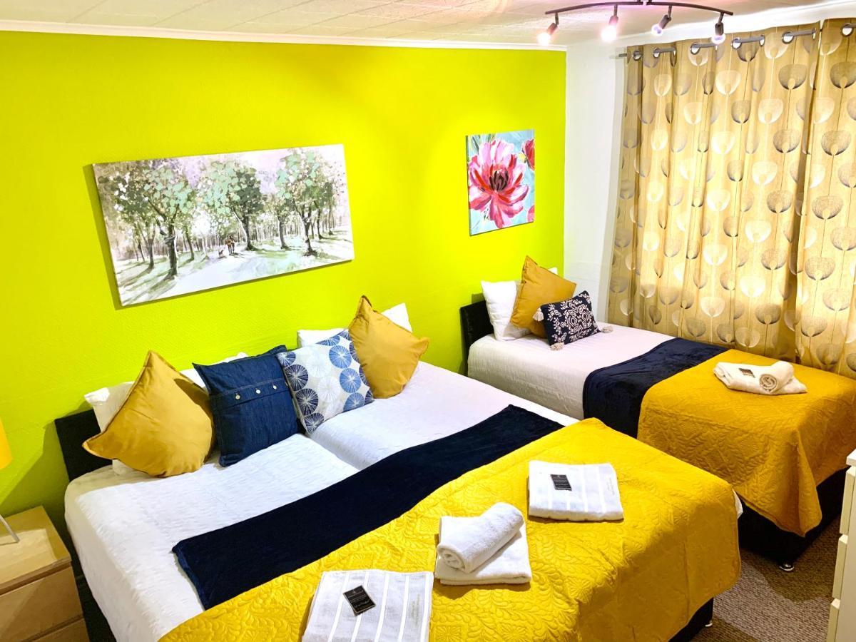 Spacious Excel 2 Bedrooms, Separate Reception, Kitchen, Full London