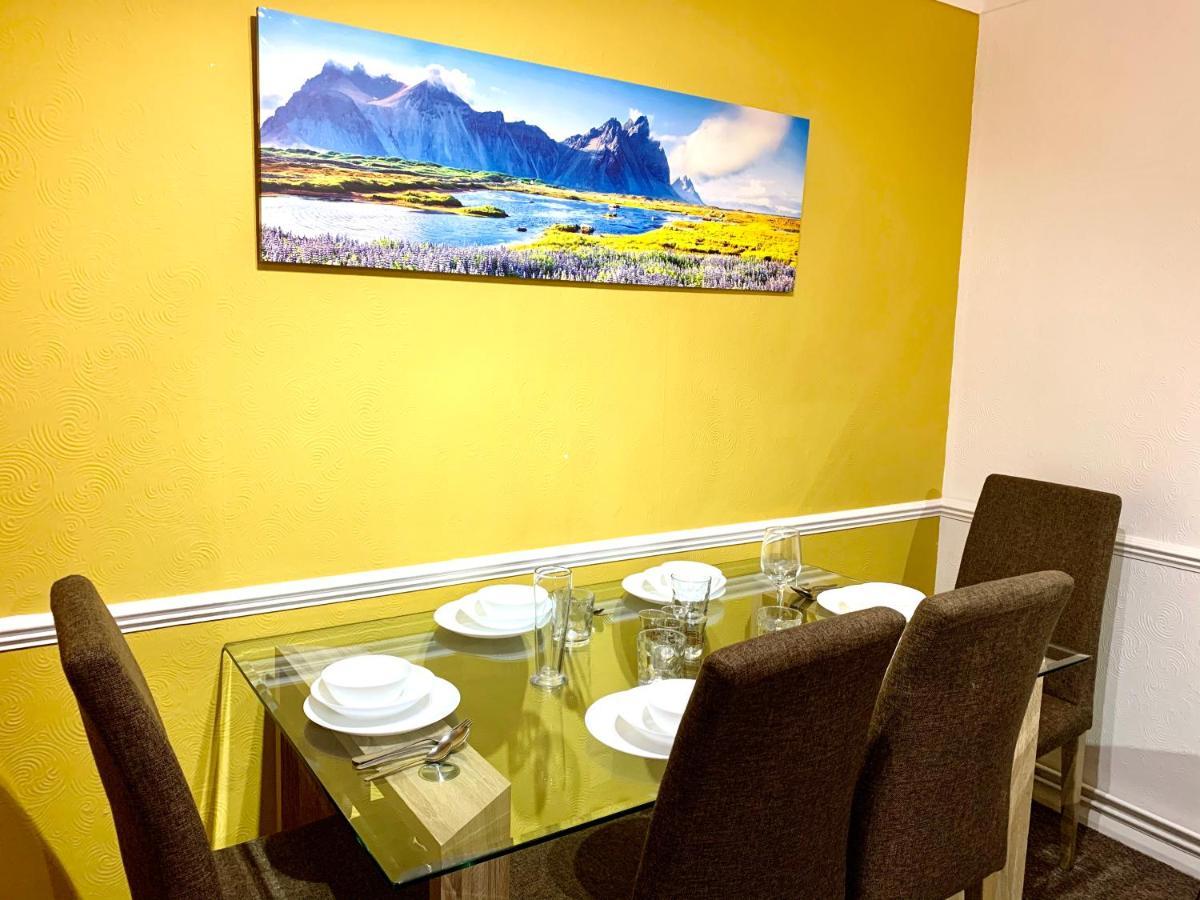 Appartement Spacious Excel 2 Bedrooms, Separate Reception, Kitchen, Full Londen