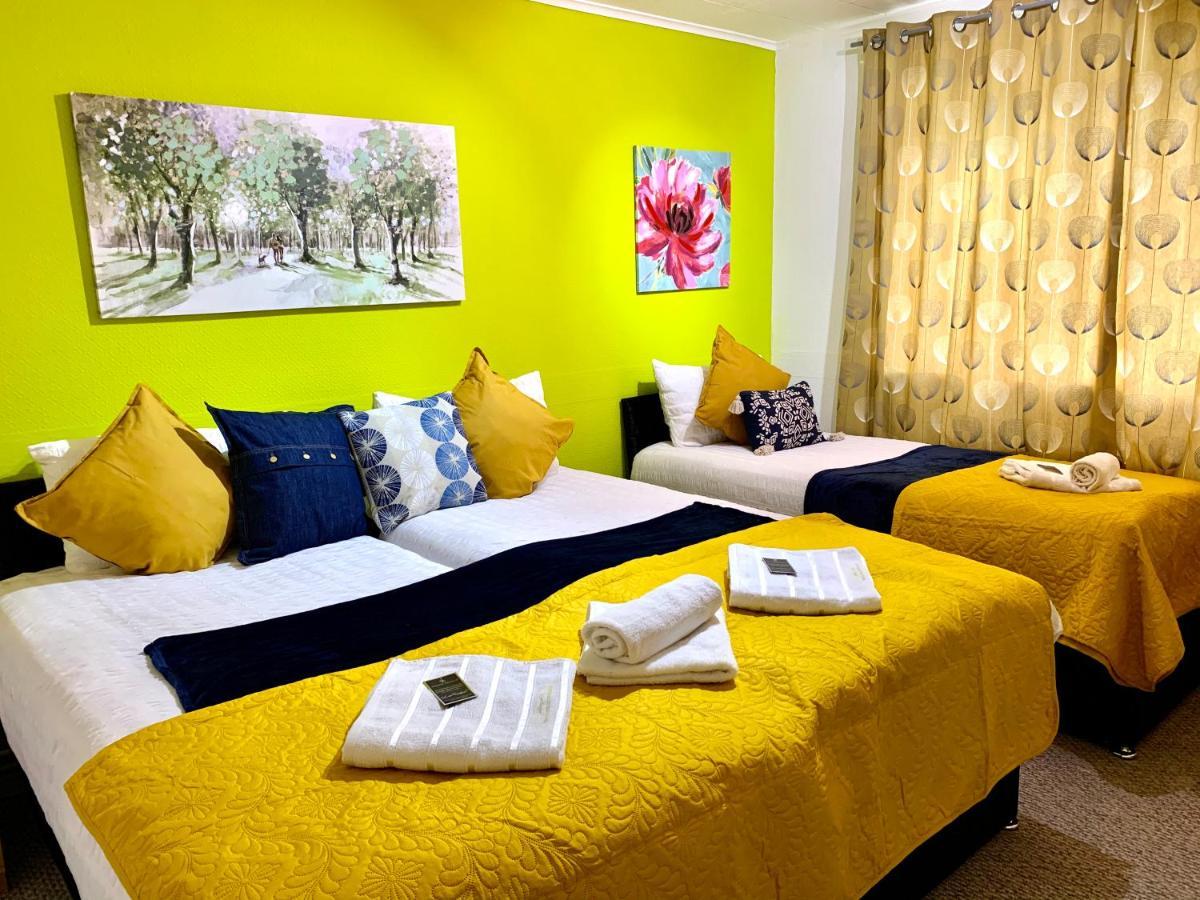 Spacious Excel 2 Bedrooms, Separate Reception, Kitchen, Full Appartement Londen