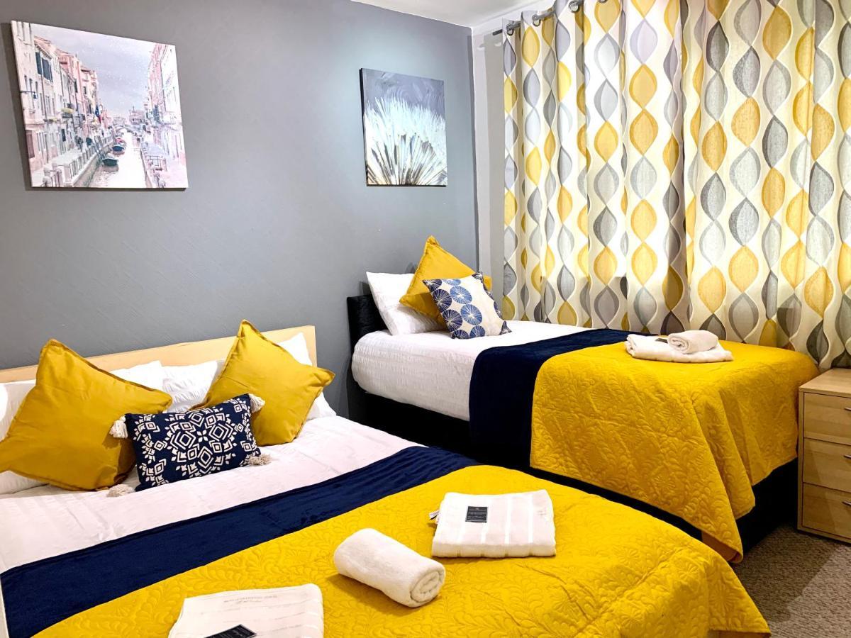 Spacious Excel 2 Bedrooms, Separate Reception, Kitchen, Full Appartement Londen