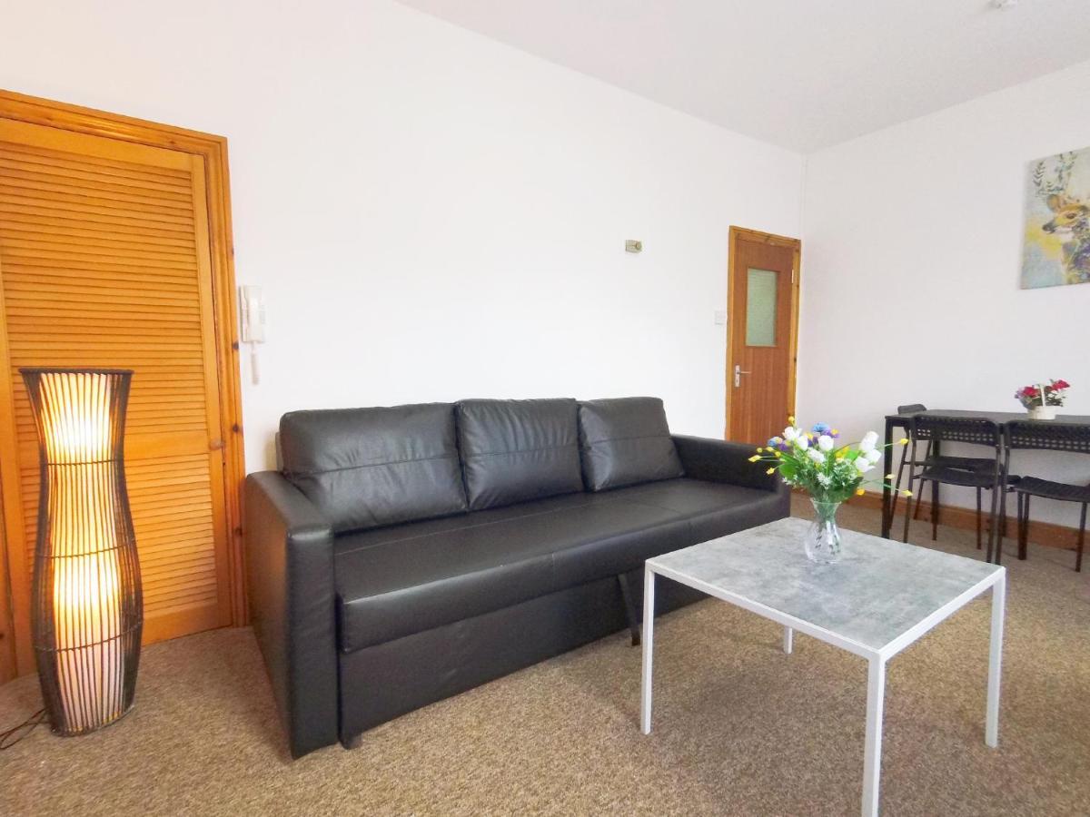 Carnation Flat A In Wembley Apartment *