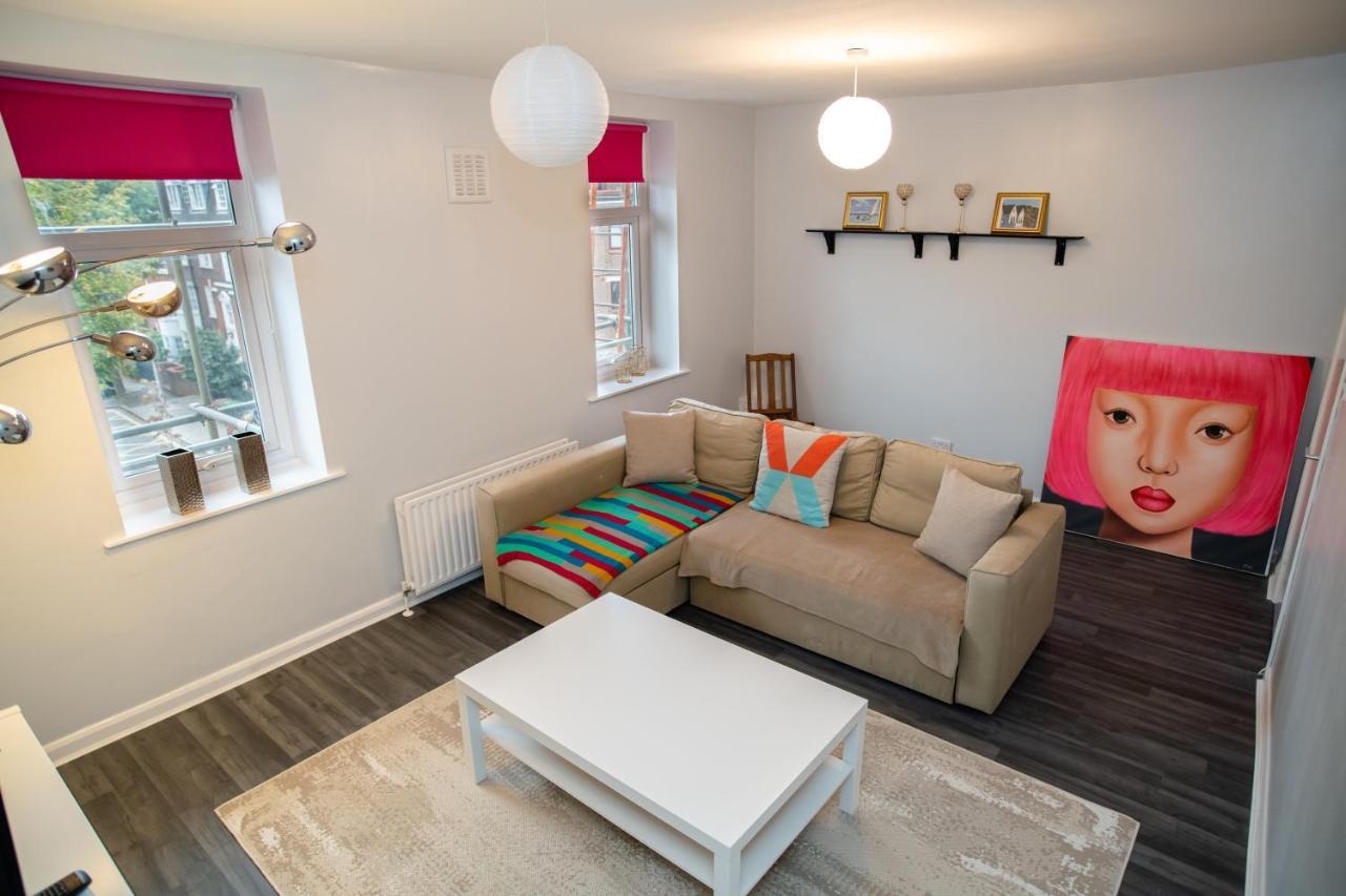 Two Bedroom Duplex In Angel High Street London