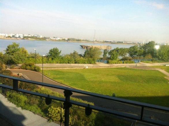 Affluent Waterside Tideslea Path Appartement Londen