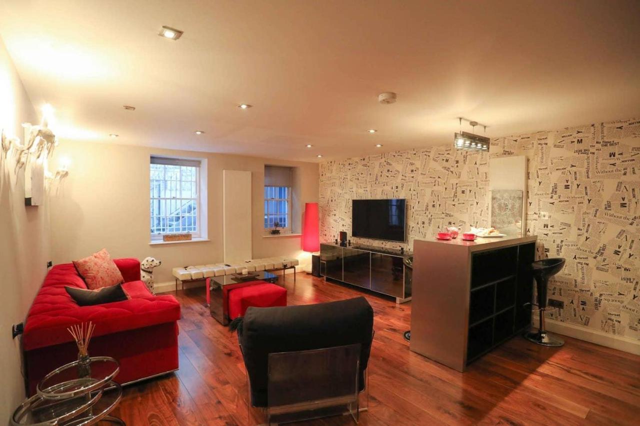 Lovely 2 Bed Garden Flat Warren Street * Londen