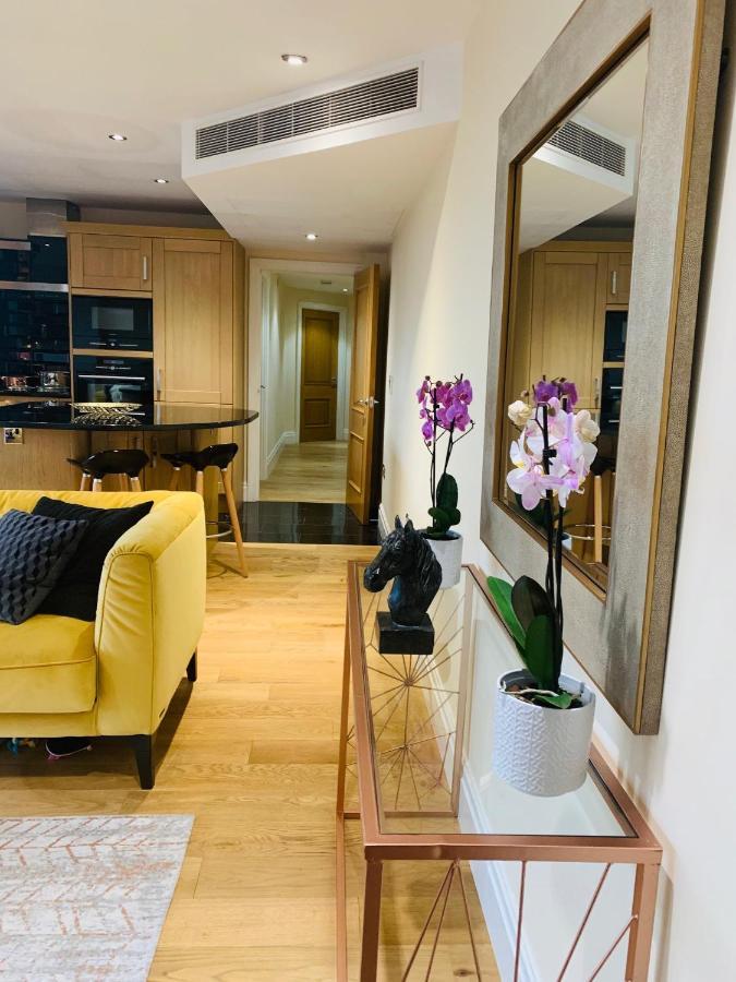 Thames View Apartment, Imperial Wharf Londen