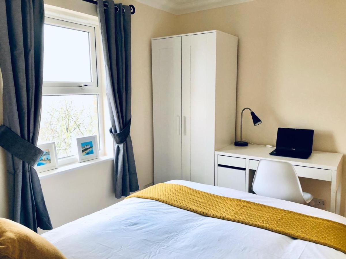 2 Bed 2 Bath Flat With Private Parking And 3 Min To Tube London