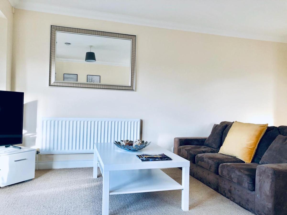 2 Bed 2 Bath Flat With Private Parking And 3 Min To Tube