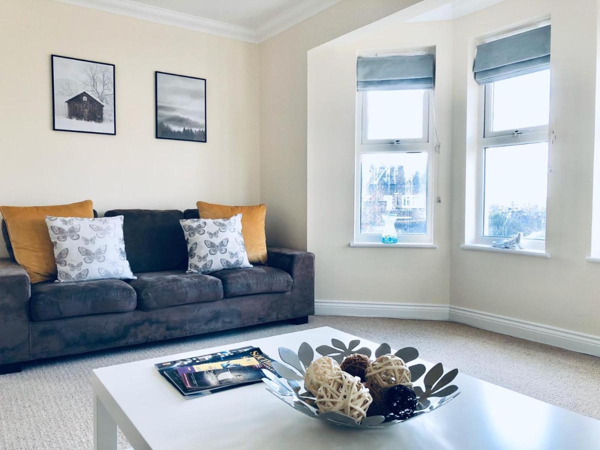 2 Bed 2 Bath Flat With Private Parking And 3 Min To Tube London