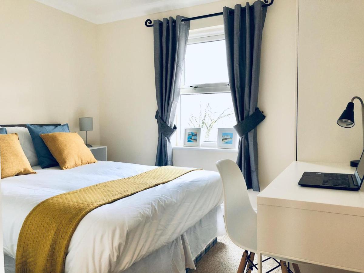 2 Bed 2 Bath Flat With Private Parking And 3 Min To Tube London